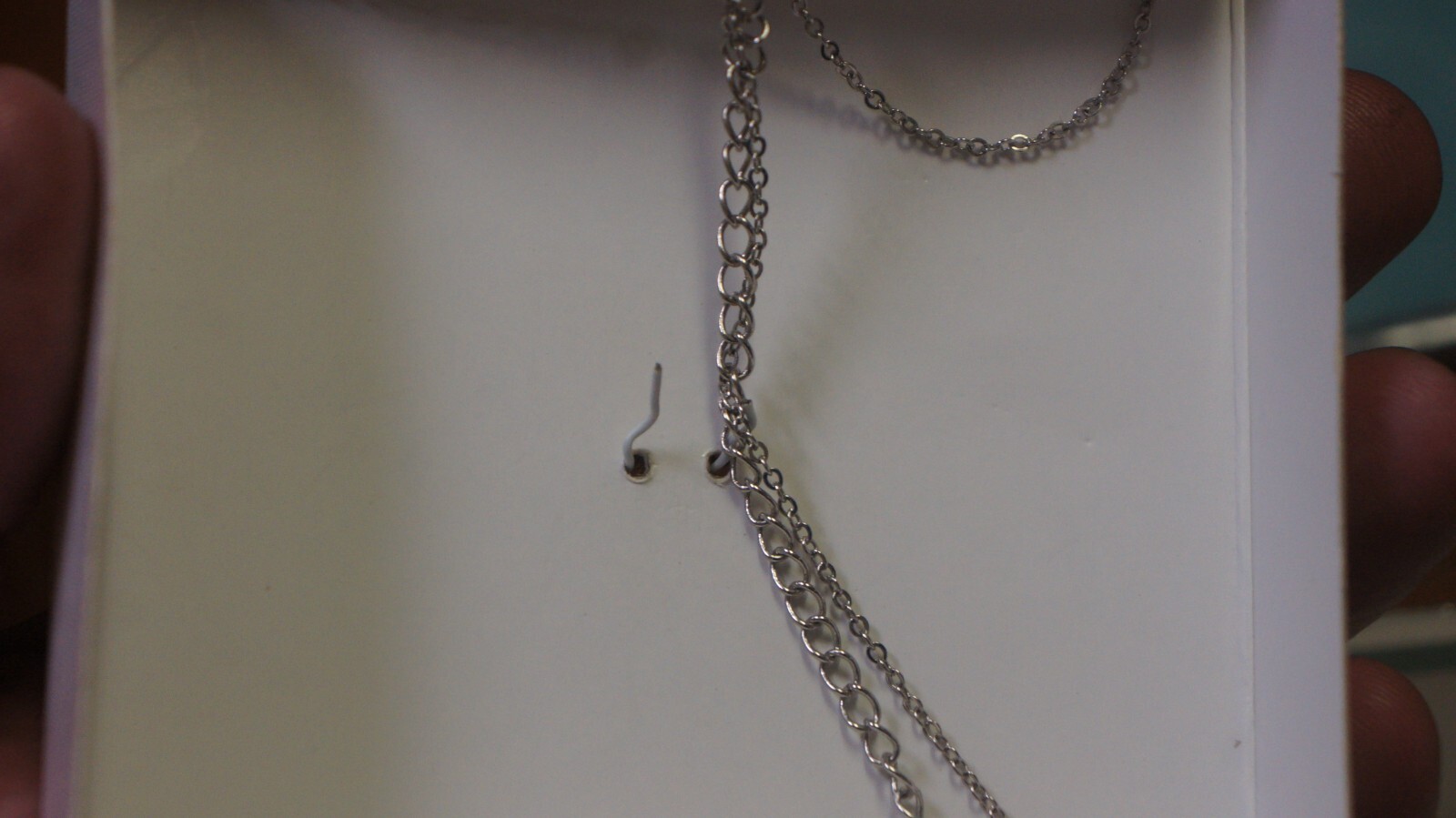 PLATINUM TONE NECKLACE W FAUX STONES