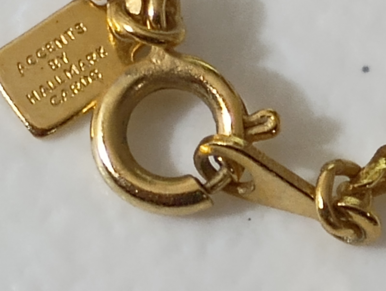 Accents by Hallmark Card Flawless Gold Tone Vine Chain Open Triangle Pendant 14″