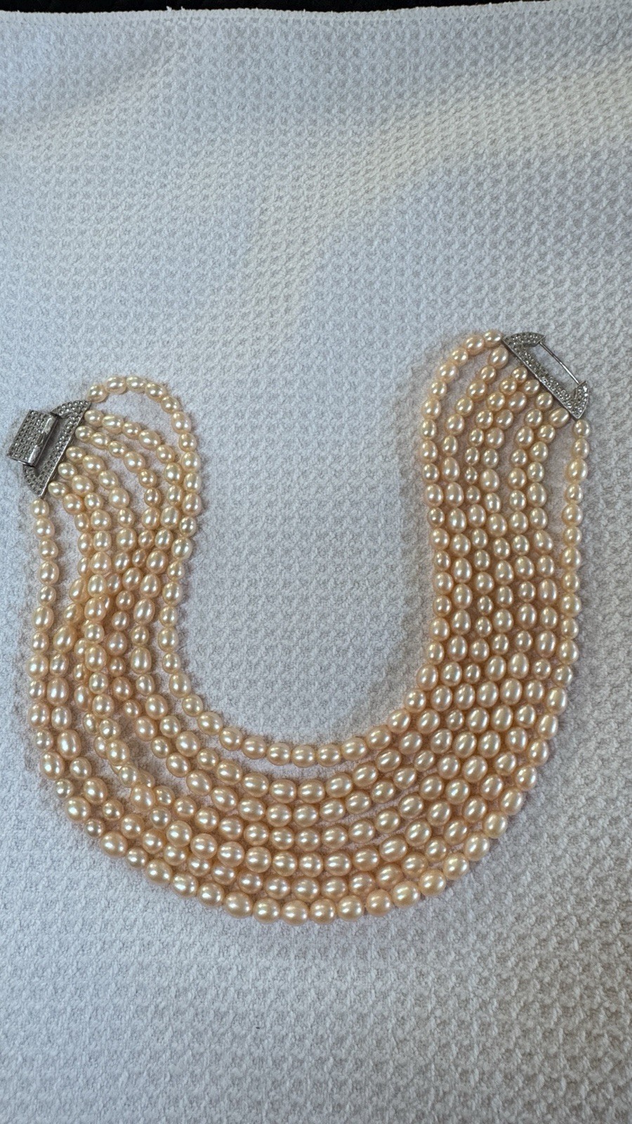 High-quality multi-strand freshwater pearls (6–7mm) with natural iridescent lust
