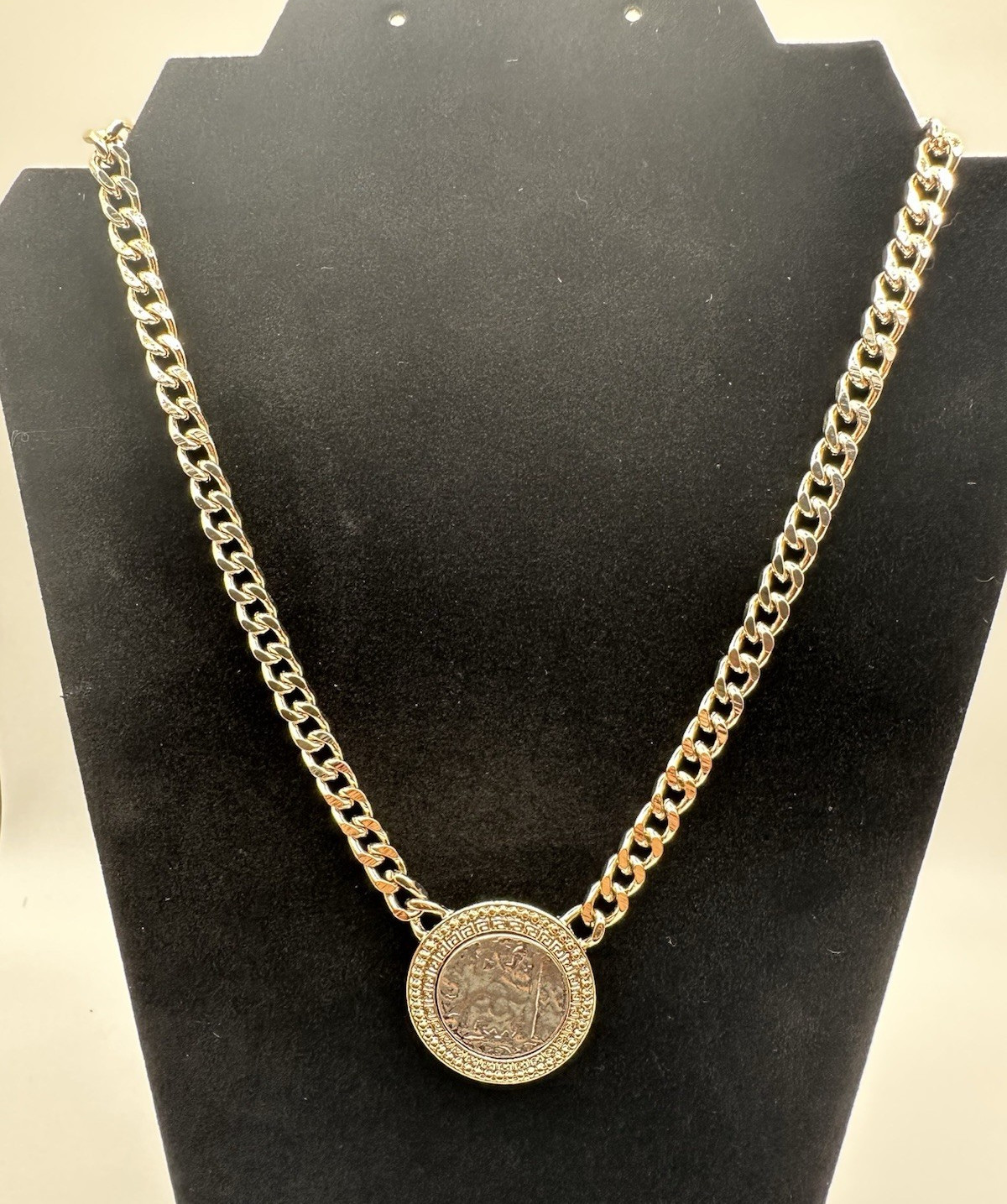 Gold Tone Curb Link Chain Necklace Round Coin Pendant 16in Adjustable Lobster