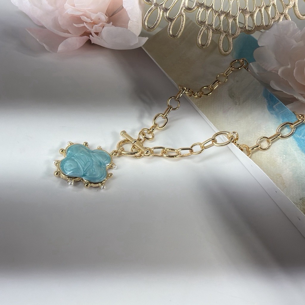 Gold Tone Round Link Chain Necklace Toggle Clasp Blue Clover Charm Pendant