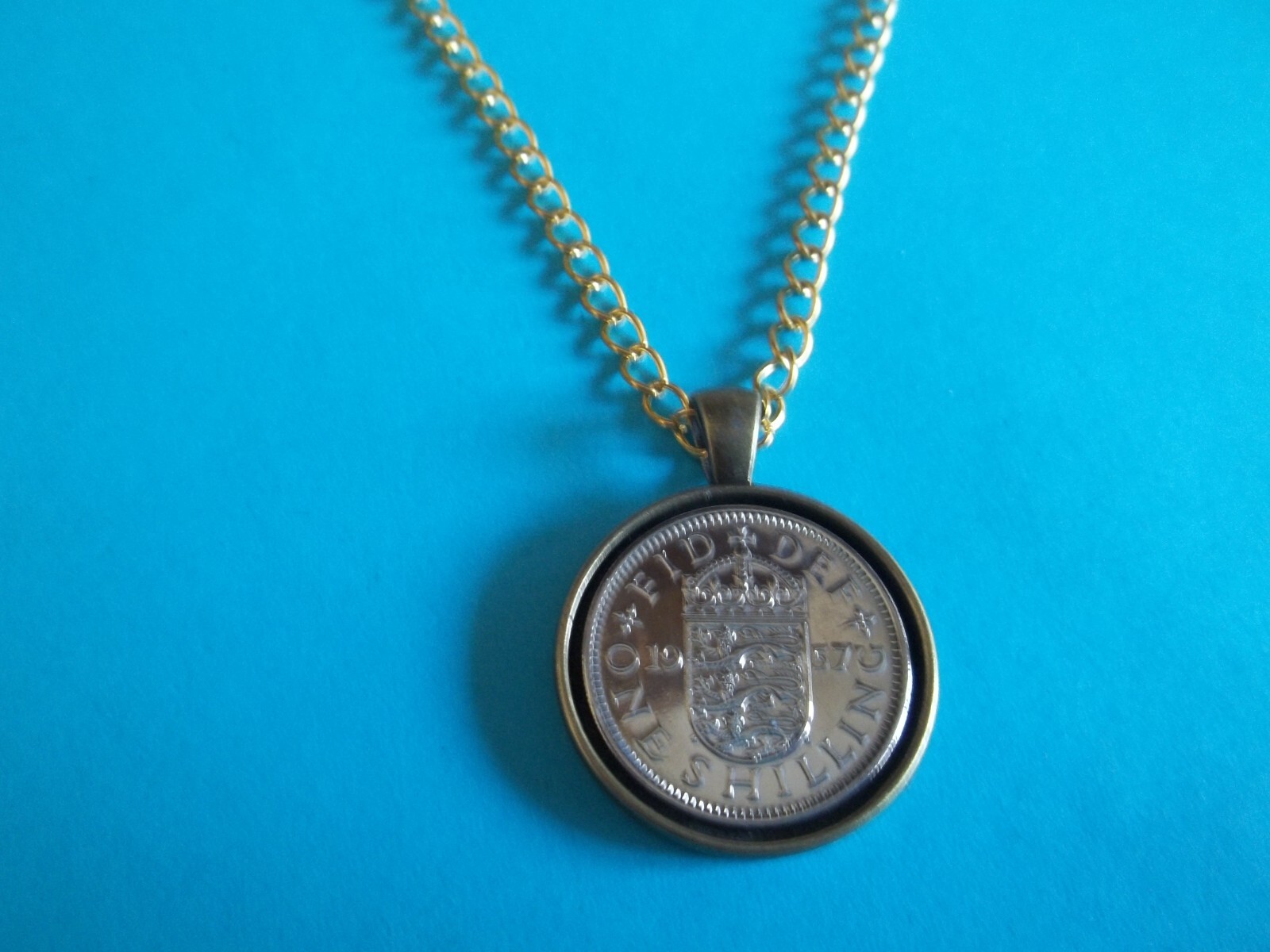 SHILLING COIN – ENGLISH THREE LIONS – BRONZE CASED CURB NECKLACE – 1953 to 1966