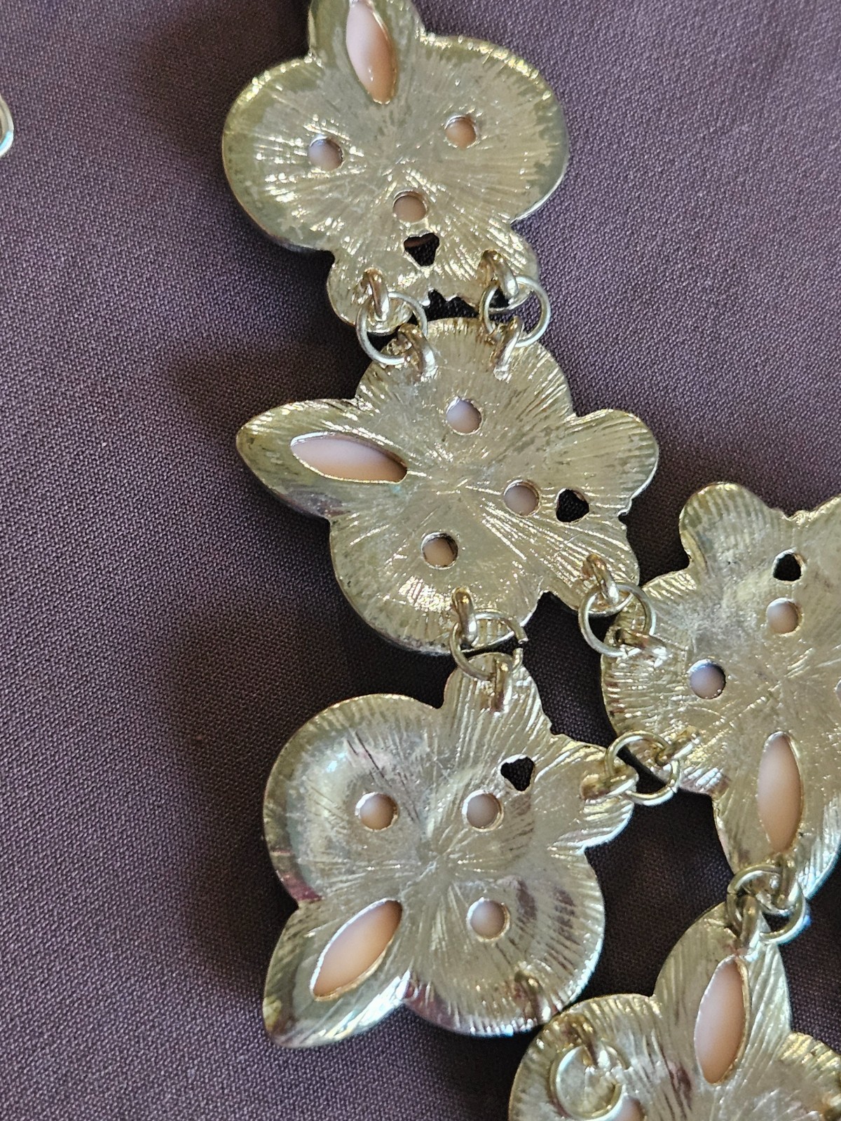 Peach Cabochon White Bead Floral Drop V-Shaped Bib Necklace 14 Inch