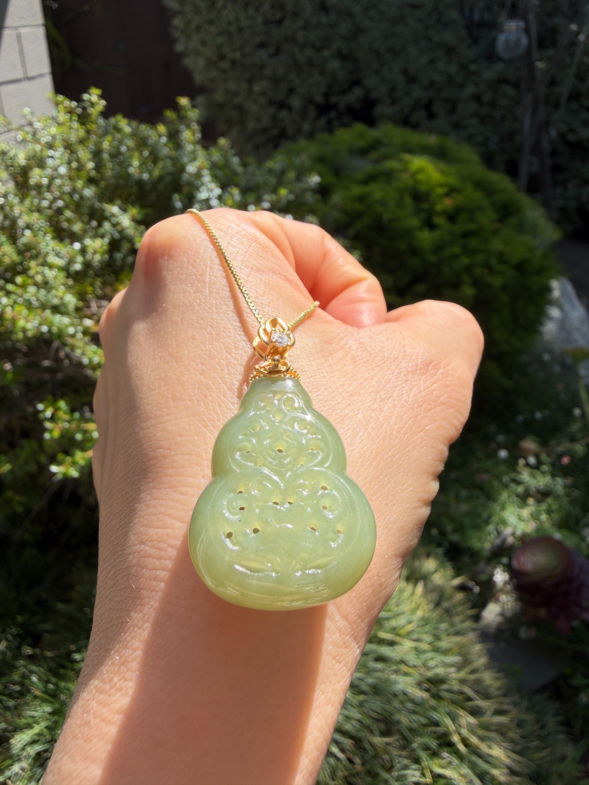 Green Nephrite Chinese Hulu Pendant / Necklace, Green Jade Pendant | 雕花绿色葫芦和田玉吊坠
