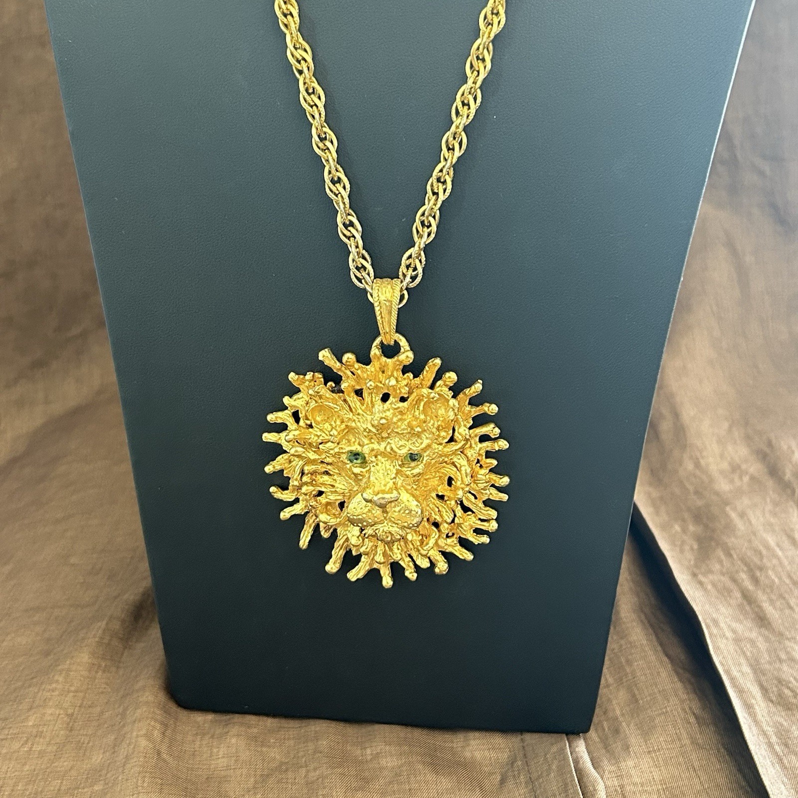 Gold Tone Rope Chain Necklace Lion Head Sunburst Charm Pendant, Spring Ring