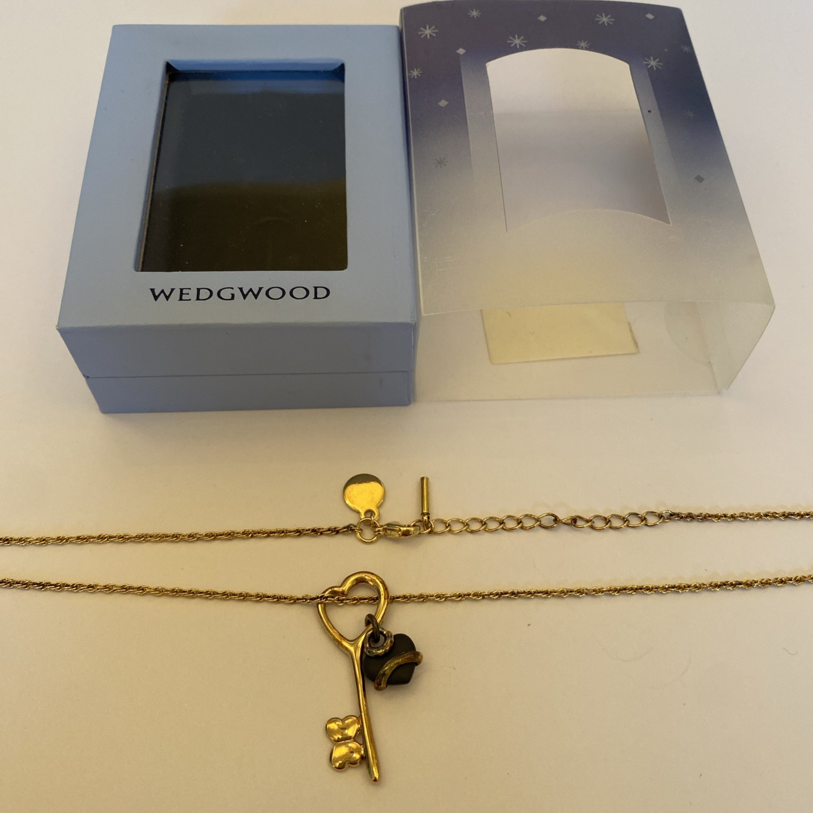 Wedgwood Gold Tone Necklace Key and Black Heart Original box 16in/40cm
