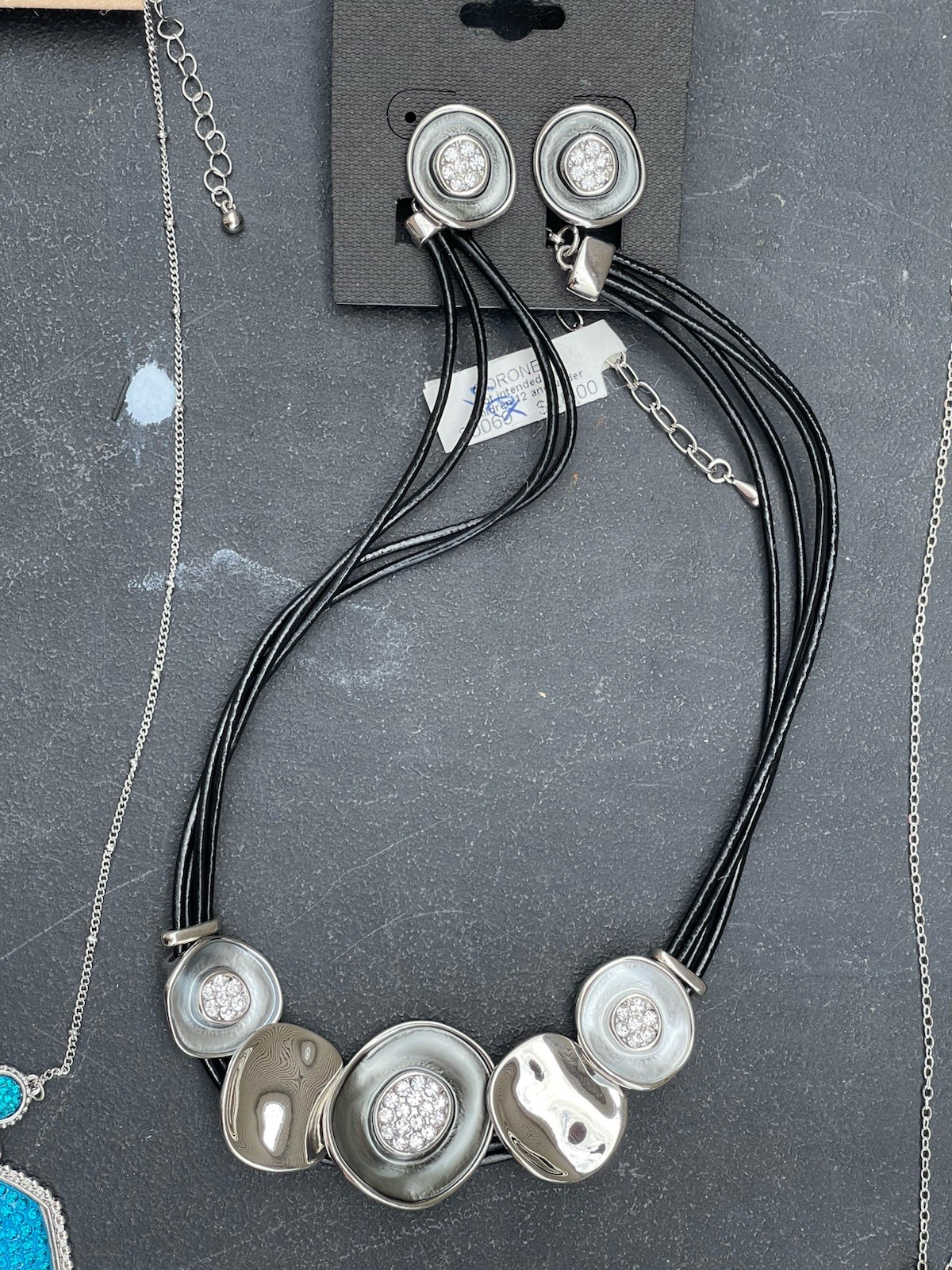 MATCHING NECKLACE EARRINGS BRACELET