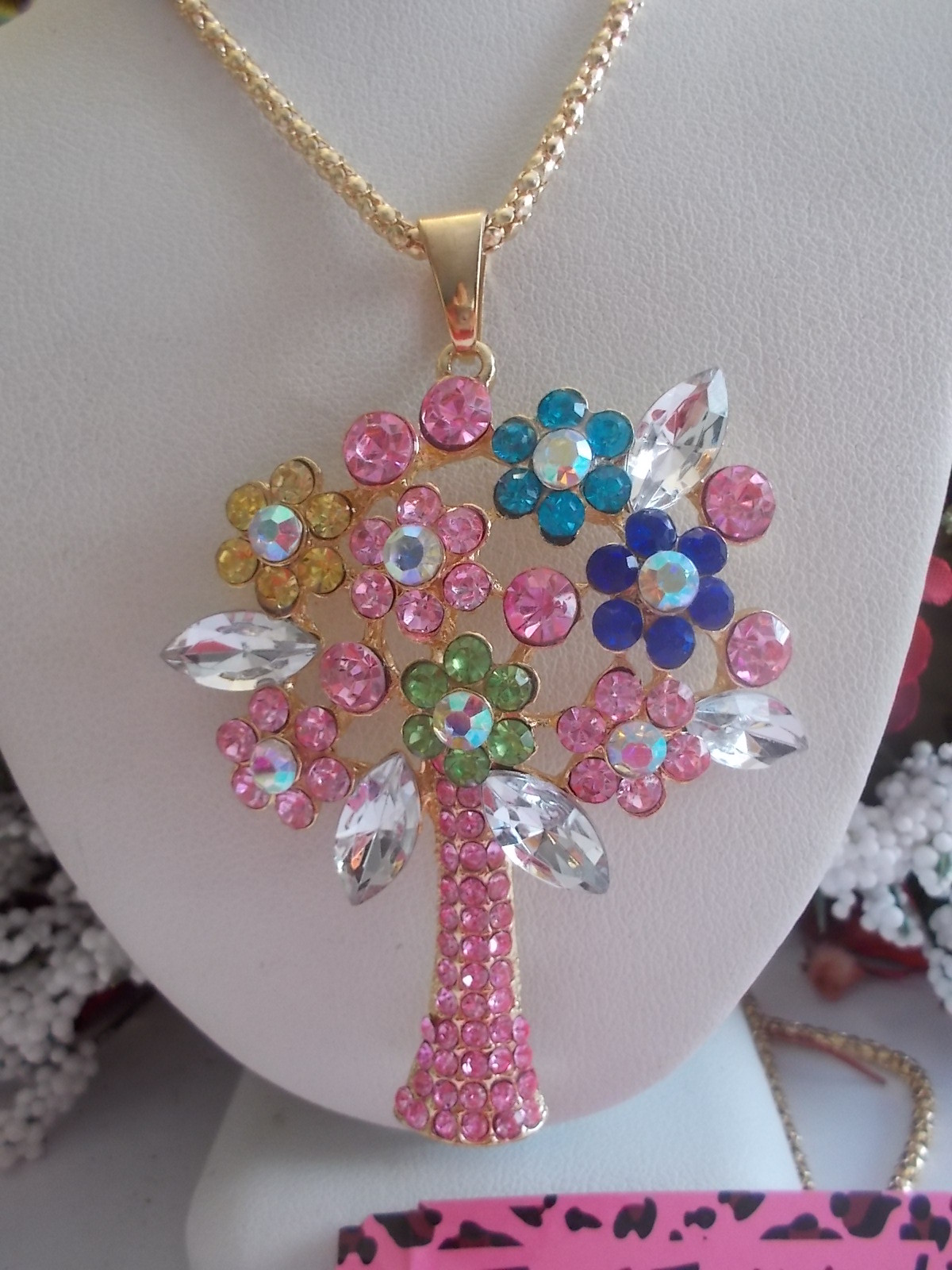 BETSEY JOHNSON LOVELY PINK VASE WITH FLOWER BOUQUET PENDANT CHAIN NECKLACE