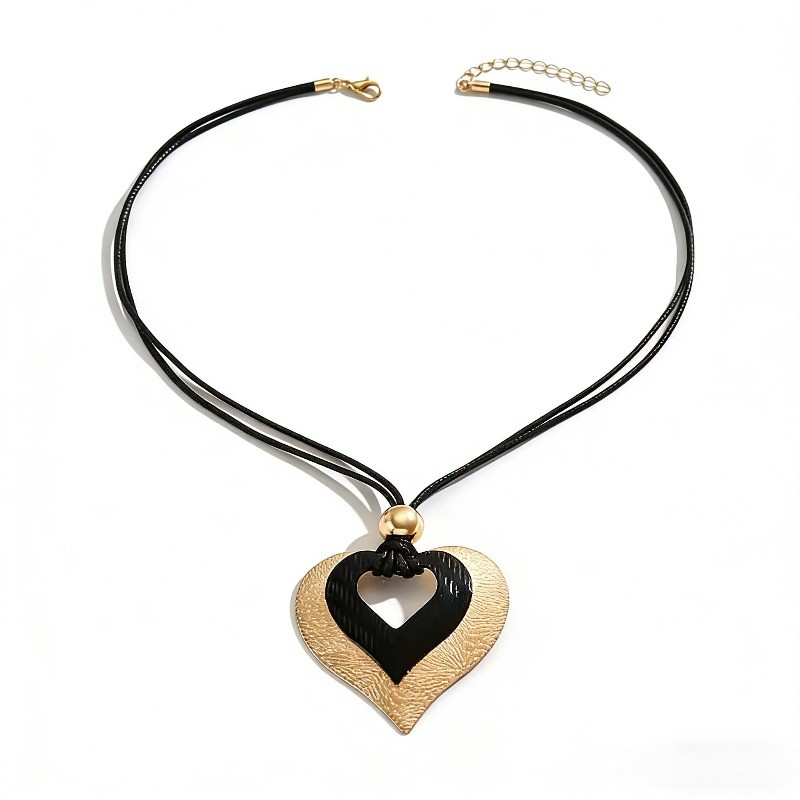 Women’s Retro Heart Pendant Necklace Alloy Fashion Hip Hop Choker Chain Jewelry