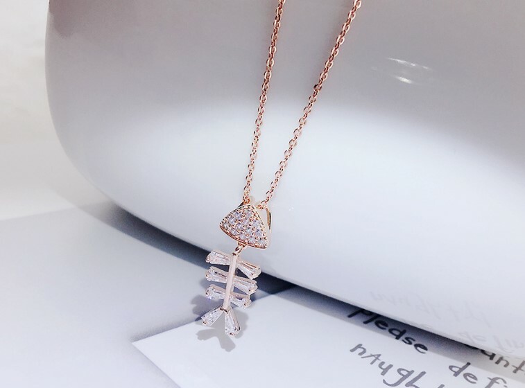 Gold Plated Cubic Zirconia Swirl Fish Bone Pendant Necklace Gift Women Girl PE32