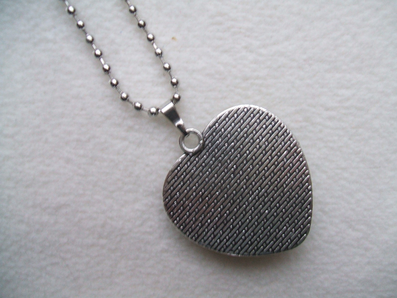 MOON & BACK PENDANT – HEART SHAPED GLASS CABOUCHON, 25″ ball chain (MBP4)