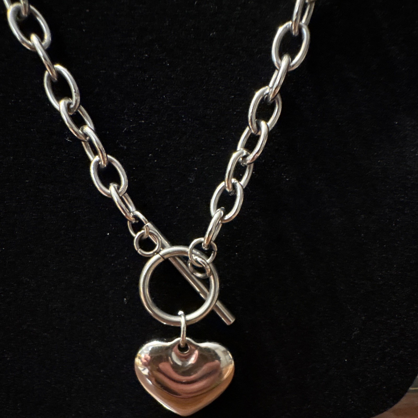Silver Tone Metal Cable Chain Necklace Heart Charm Pendant 18 in Toggle Clasp