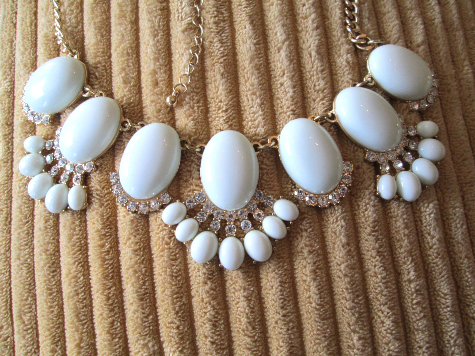 White Oval Cabochon & Rhinestone Gold Tone 7 station Statement 20″-22″ Necklace