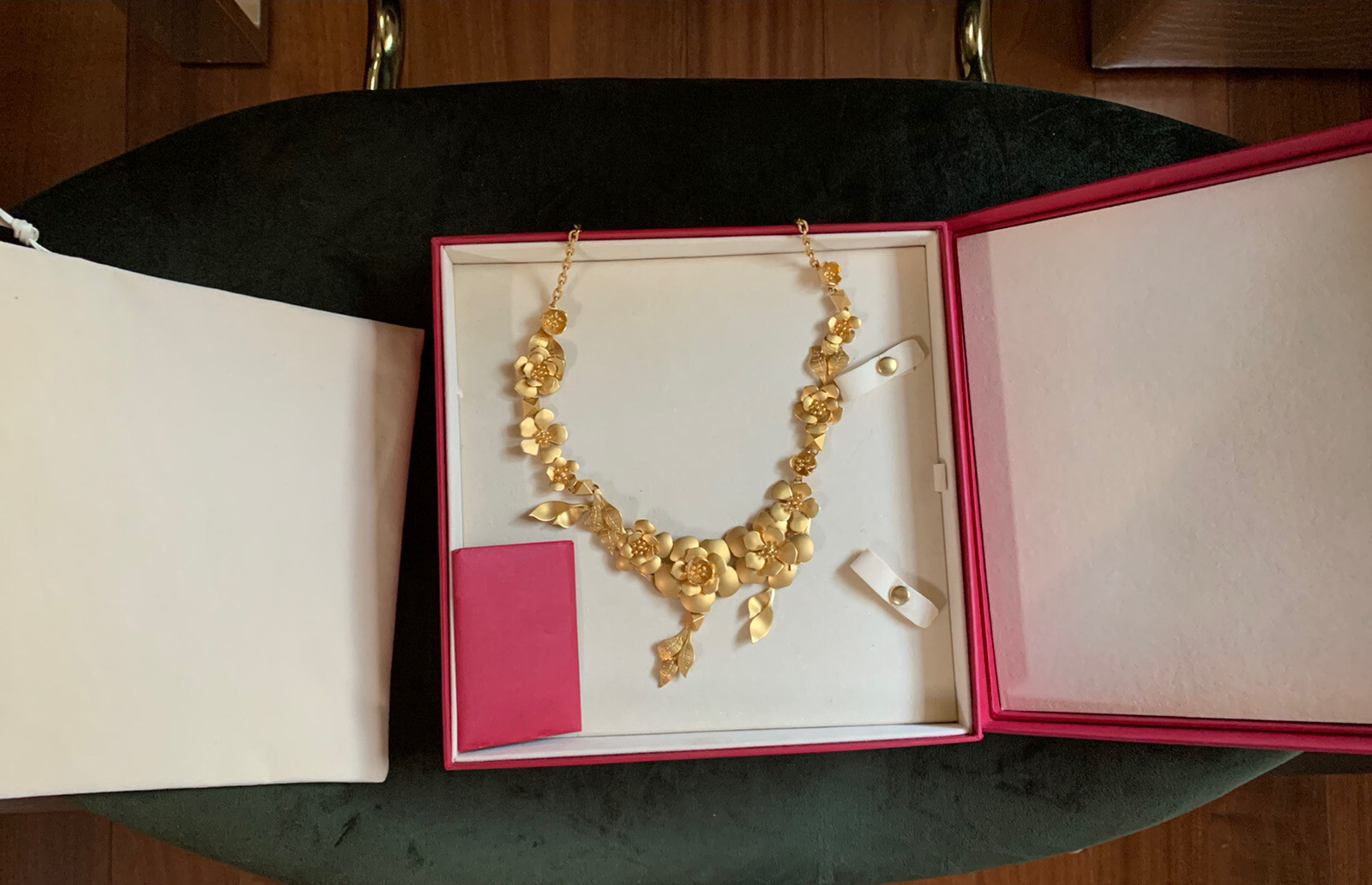 VALENTINO GARAVANI “FLOWER” GOLD PLATED METAL NECKLACE Sz. N/A