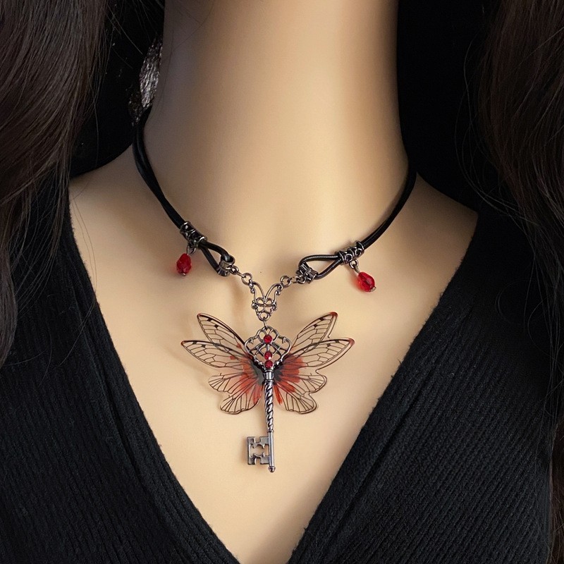 Women’s Butterfly Wings Key Pendant Necklace Vintage Fashion Y2K Alloy Necklace