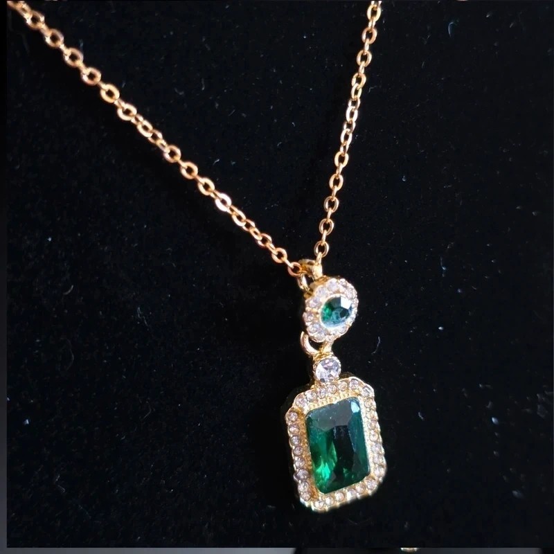 Gold Tone Emerald Style Crystal Halo Necklace – 40cm Elegant Pendant