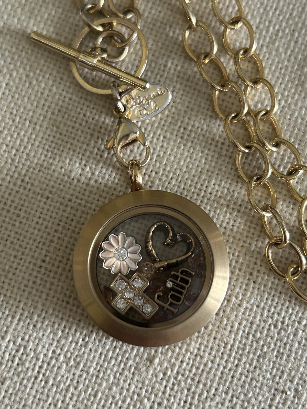 Origami Owl Medium Gold Hinge Locket, 4 Charms & 16″ Toggle Chain Set “New”