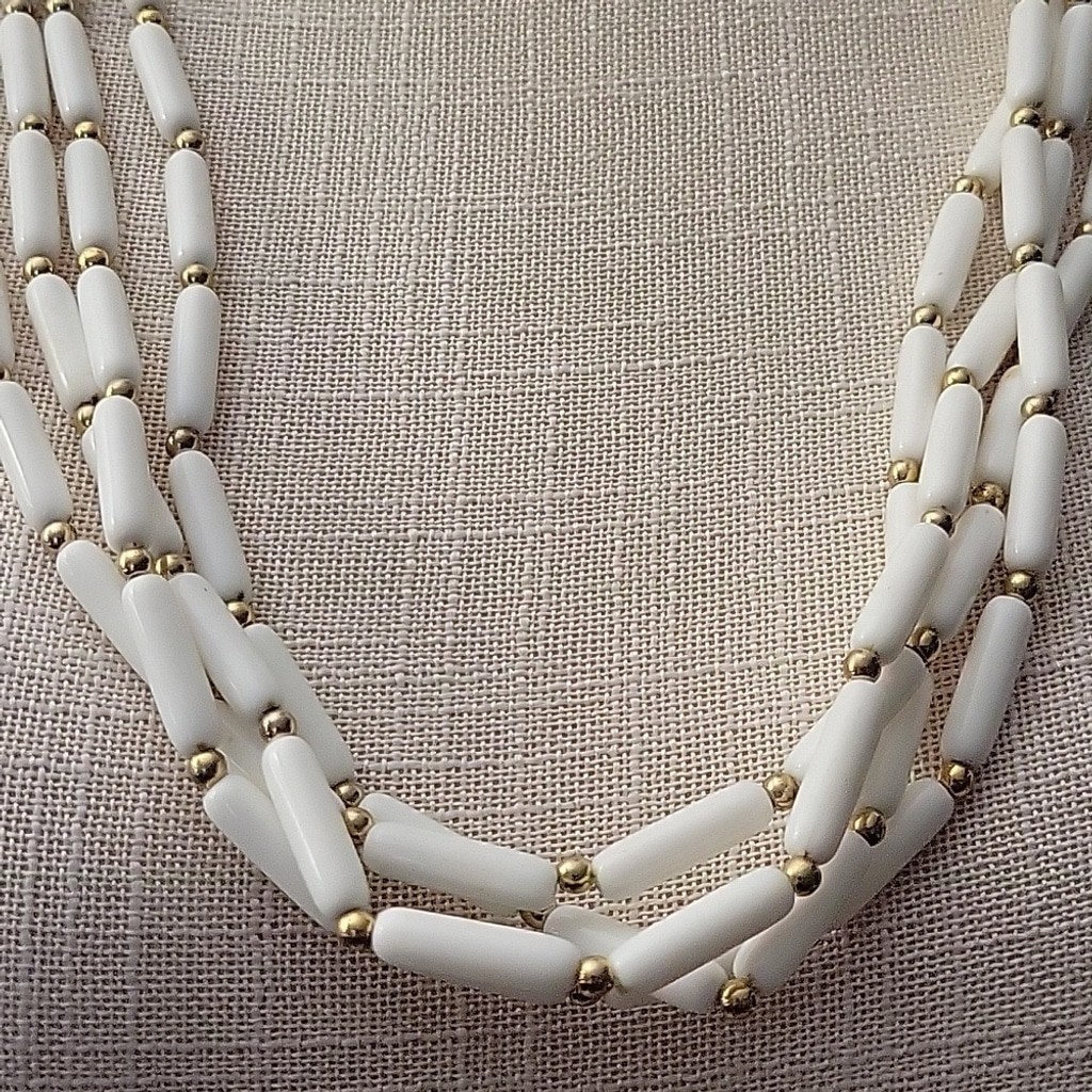 Elegant White and Gold Necklace
