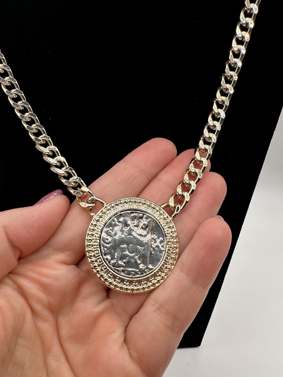 Gold Tone Curb Link Chain Necklace Round Coin Pendant 16in Adjustable Lobster