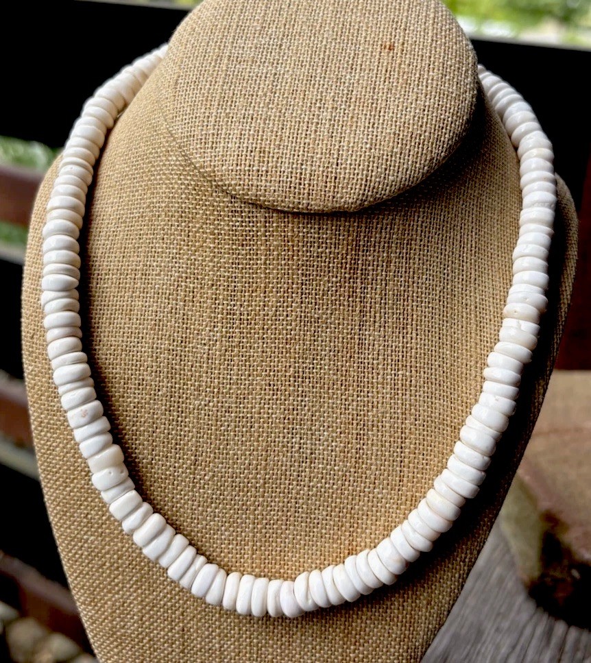 Vintage 19.25 Inch Hawaiian Puka Shell Necklace Large 20mm Shells 73.5 Gr
