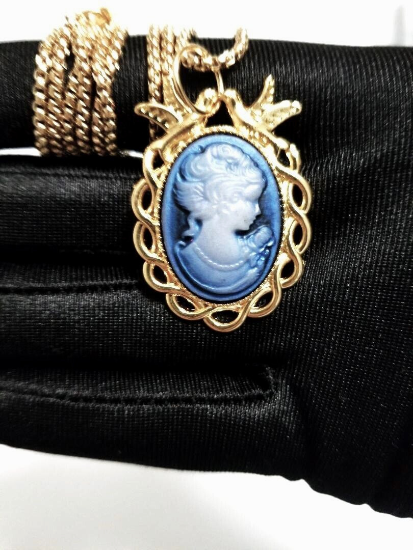 Cameo Pendants On 18K Gold-Plated Stainless-Steel Venetian Chain – Six Colors