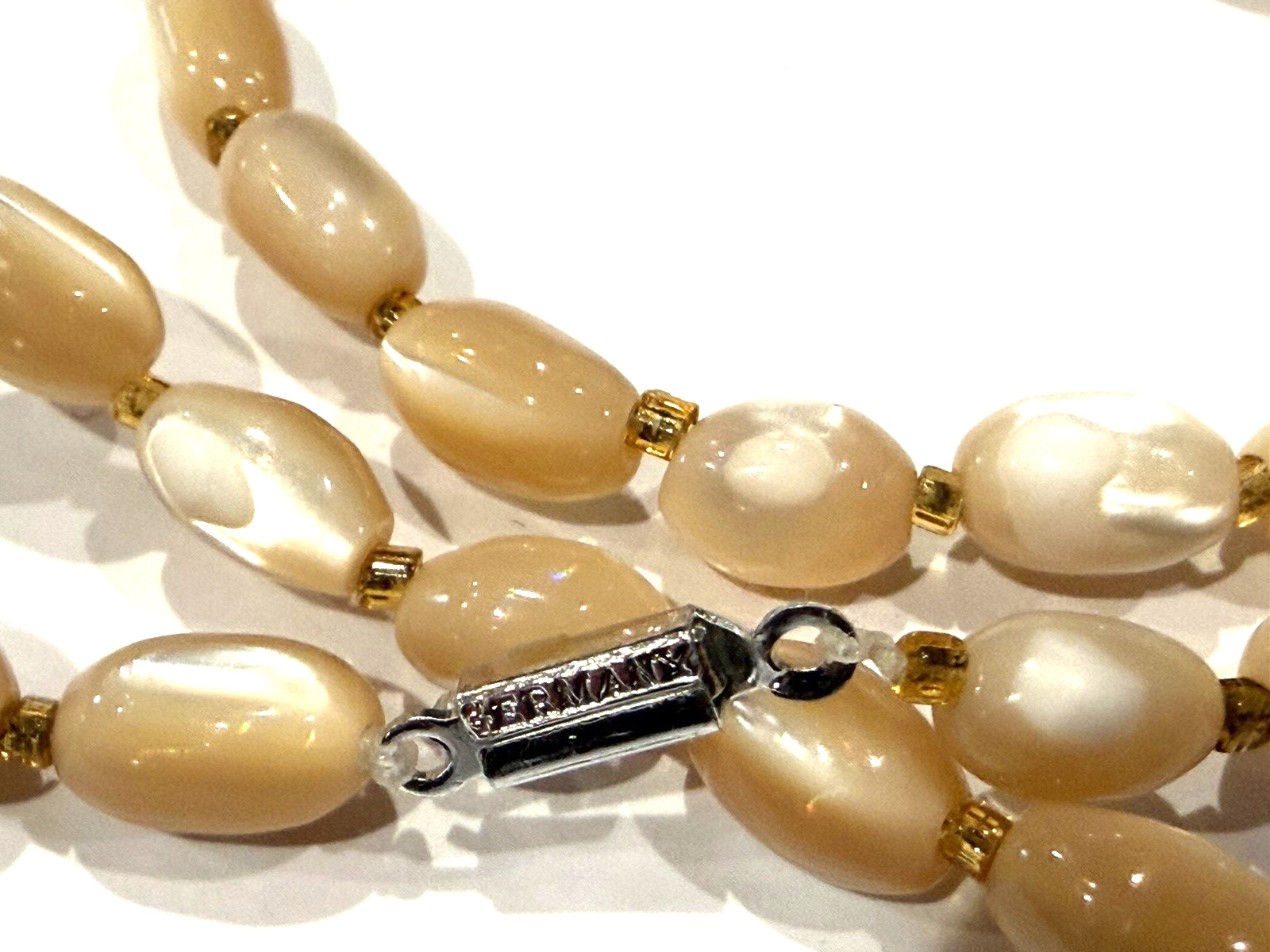 GERMANY VINTAGE 1940S GIVRE GLASS IVORY CREAM SWIRL SEED BEADS 39″ NECKLACE EUC