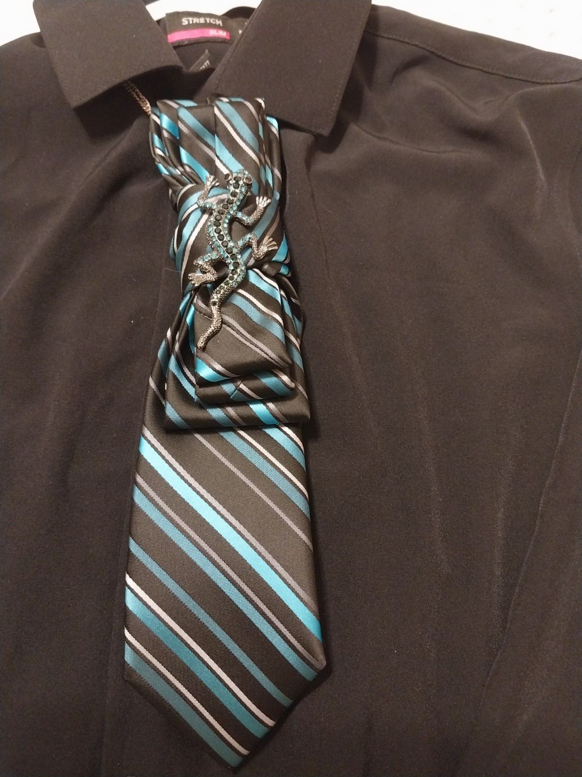 Tie necklace – black/turquoise/grey stripe with black/turquoise chameleon brooch