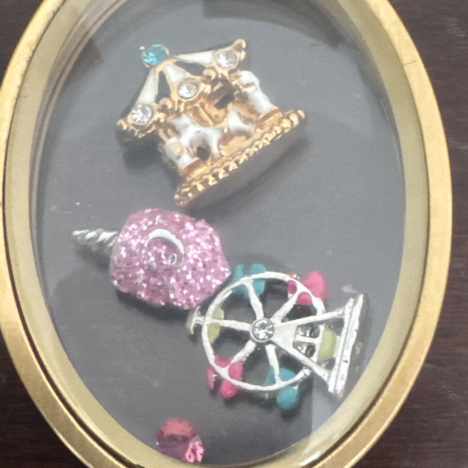 Origami Owl Gold Tone Oval Carousel Charm Pendant Necklace Pink Crystal Toggle