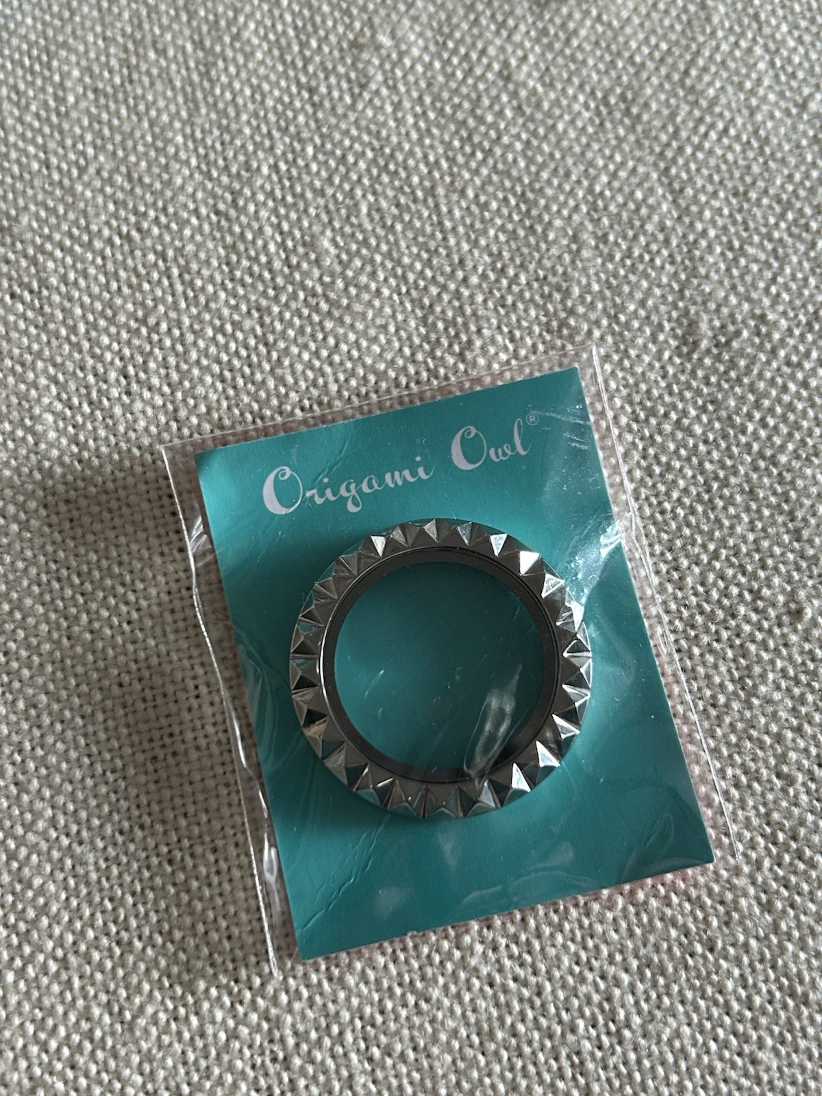 Origami Owl BZ3023 Medium Silver Studded Twist “FACE” Only “New in Package”