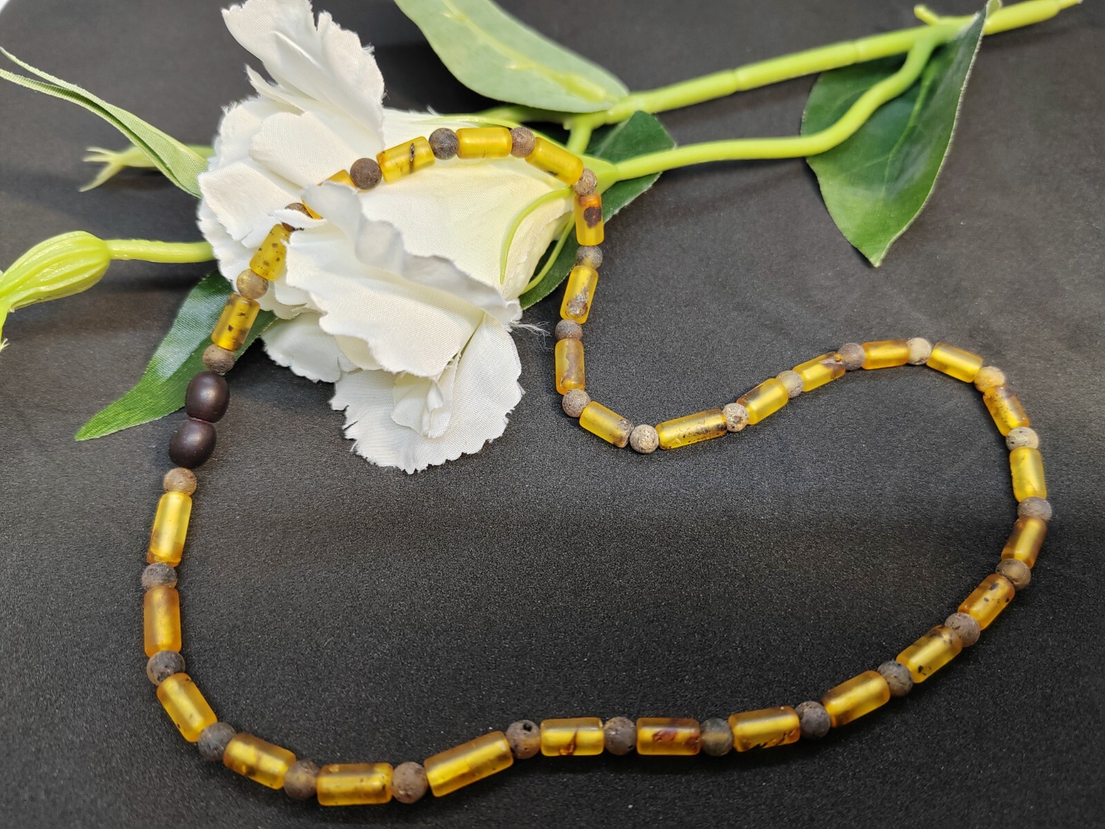 Baltic Amber Necklace for unisex adults, cilinder-round beads 45 cm