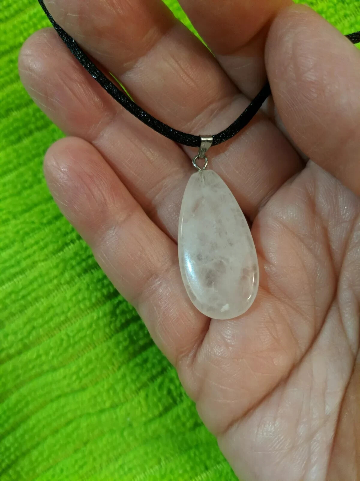 Beautiful White Crystal Quartz Pendant & 18″ Necklace! FREE SHIPPING IN THE USA!