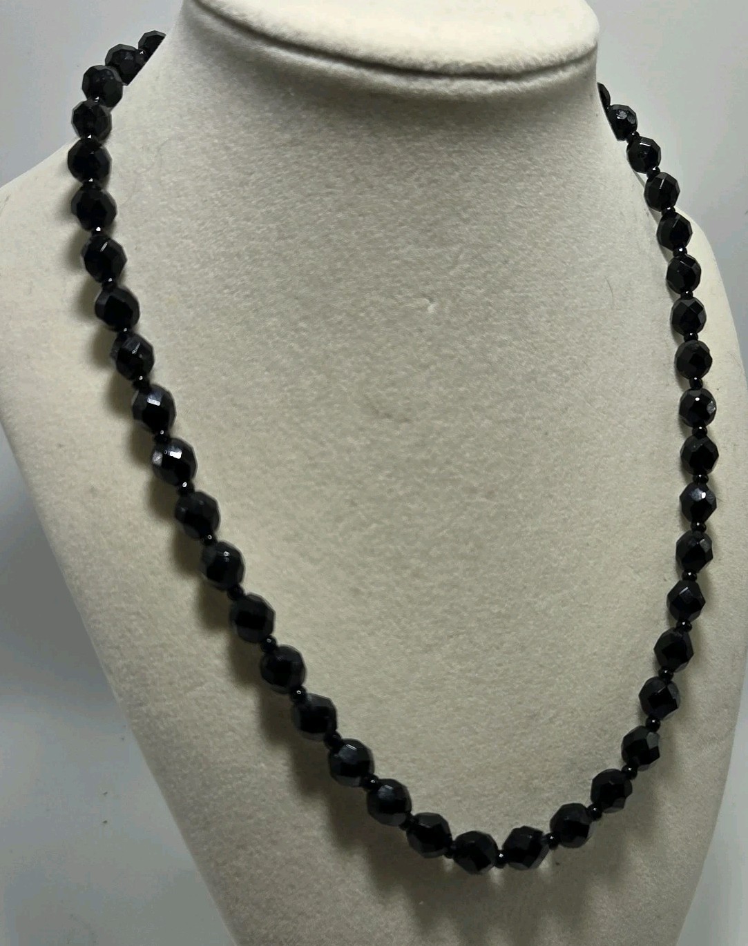 Vintage Black Faceted Glass Necklace Classic Beauty ~18.5″ Retro Bohohemian