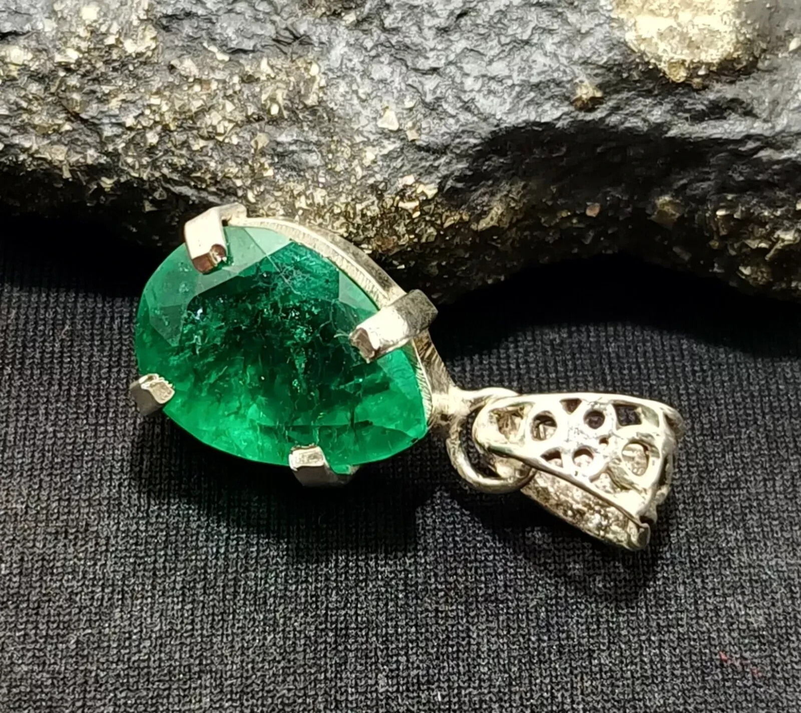 Certified 23.60 Ct Natural Emerald 925 Solid Silver Pear Cut Pendant Gemstone