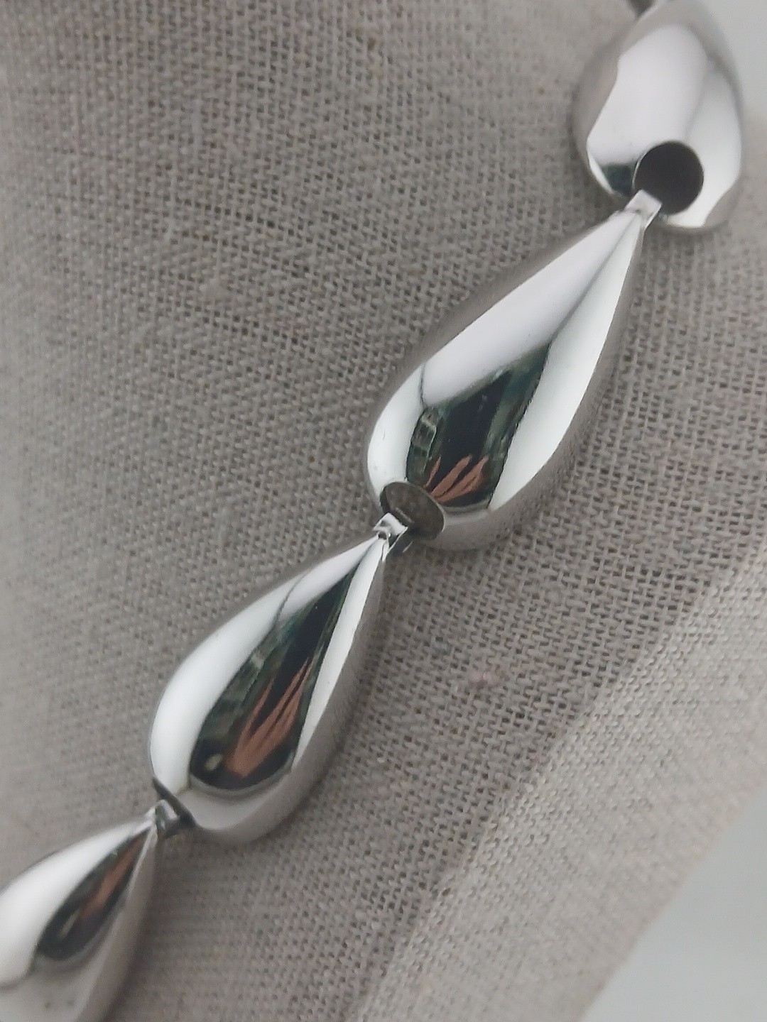 1980s Silver Tone teardrop design panels chocker necklace