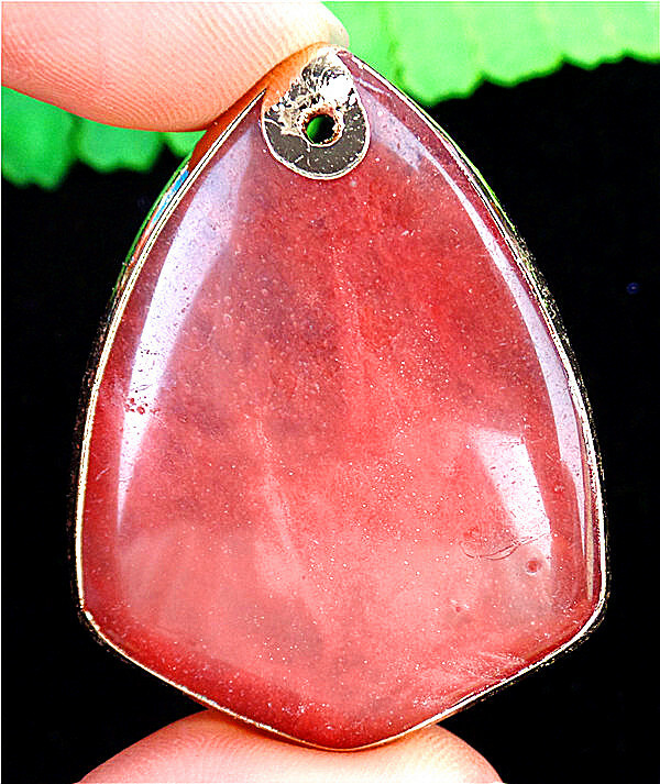 47x36x7mm Red Cherry Quartz Shield Pendant Bead EA80581