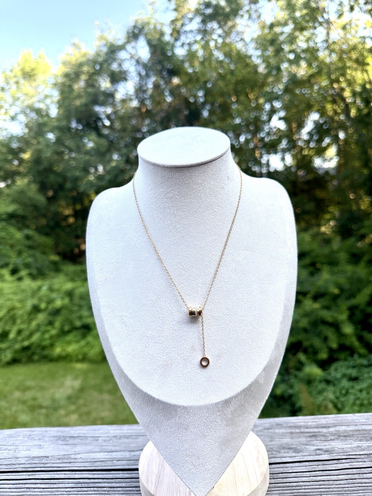 Gold Tone Metal Y Lariat Necklace w/ Round White Pearl Drop Pendant
