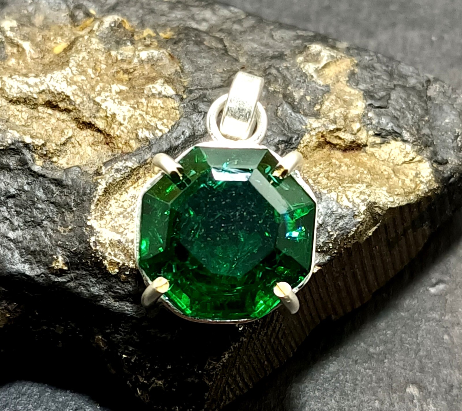 Certified 22.60 ct Natural Emerald 925 Solid Silver Asscher Cut Pendant Gemstone
