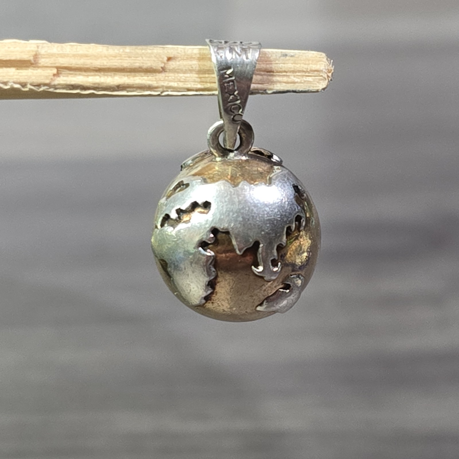 MEXICO 925 Sterling Silver – Vintage 2 Tone Globe Harmony Ball Pendant