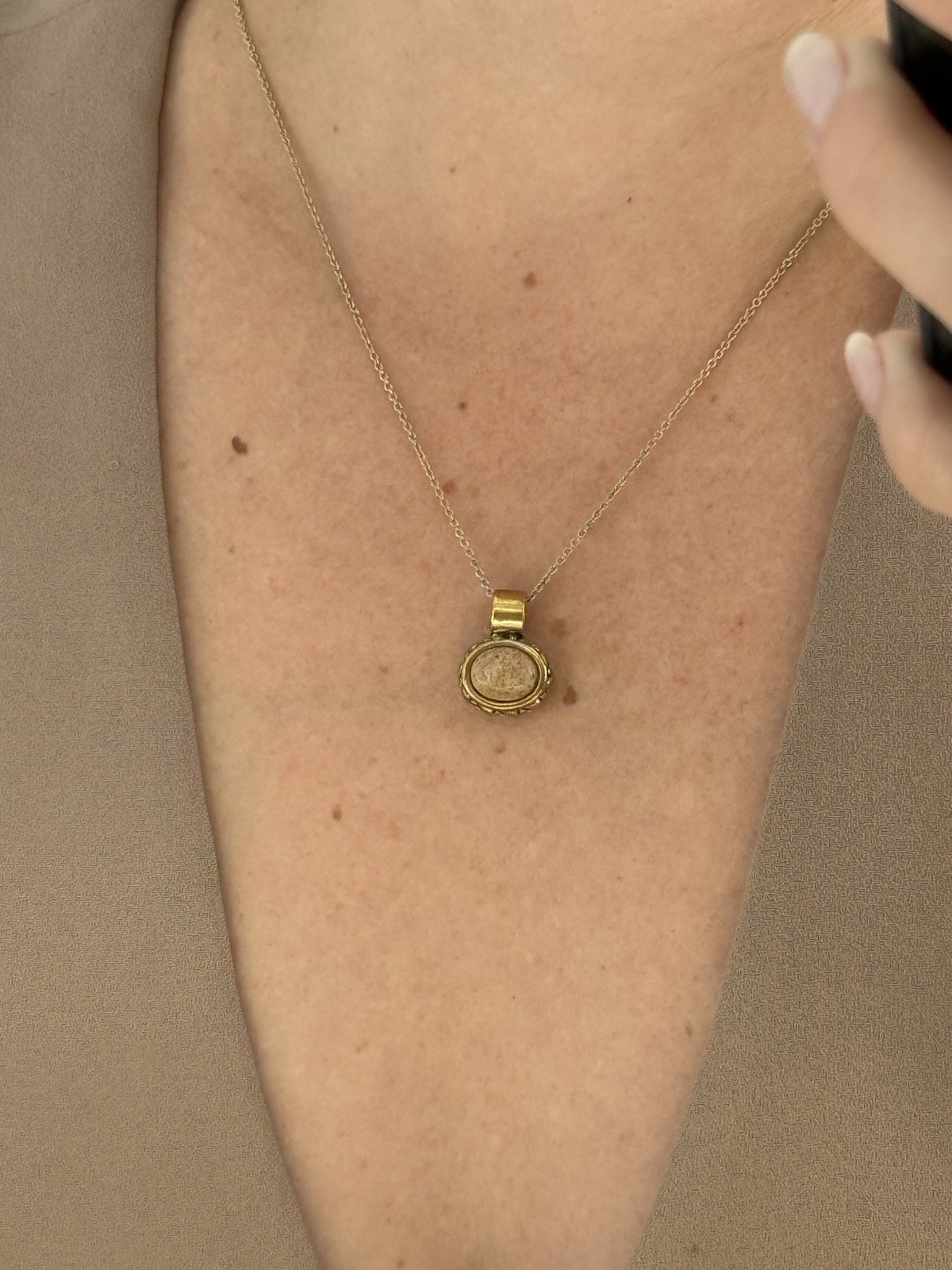 Vintage Roman Gold Tone Oval Stone Pendant Necklace Classic Signed Retro