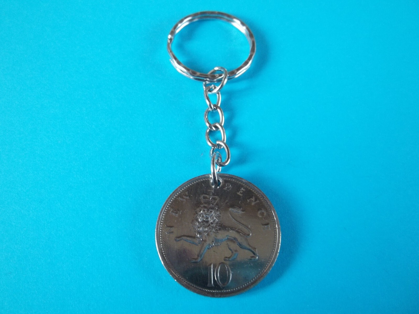 TEN PENCE COIN – ENGLISH CROWNED LION – SILVER KEY RING/CHAIN – 1968 to 1980