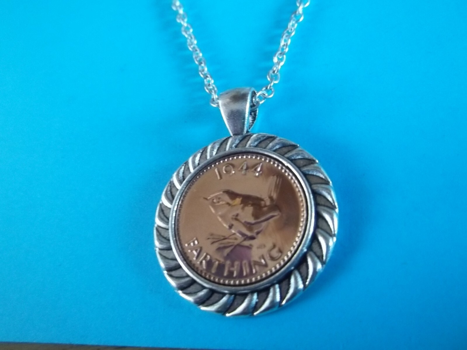 WREN FARTHING – LIMITED EDITION – SILVER CASED PENDANT NECKLACE – 1938 to 1955