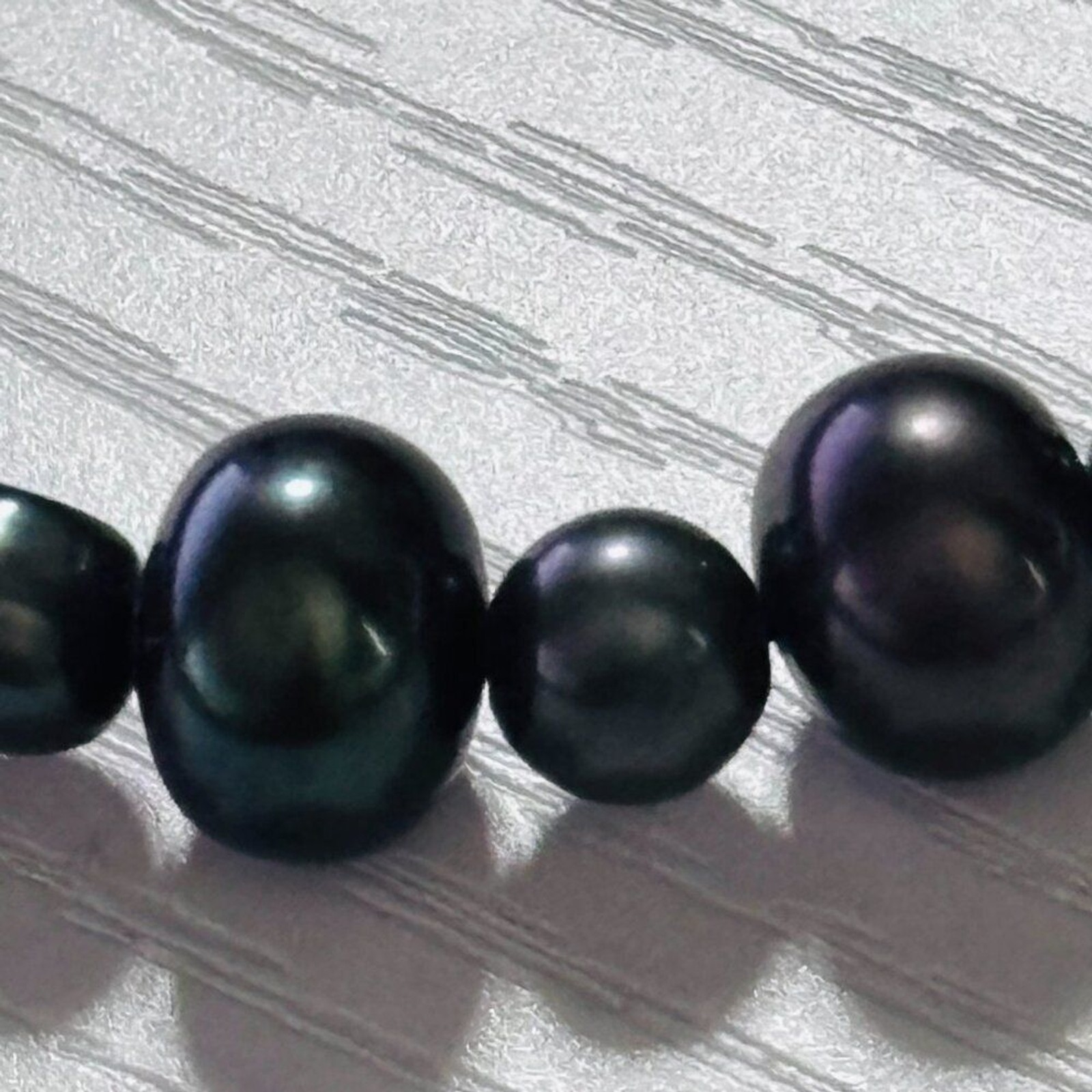 Black Peacock Pearl Beaded Necklace 18” Iridescent Classic