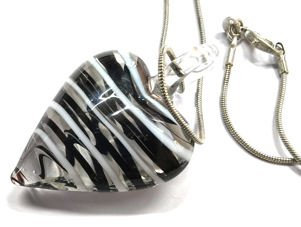 Large Black White Art Glass Heart Pendant Necklace Silver Tone Snake Chain 60cm