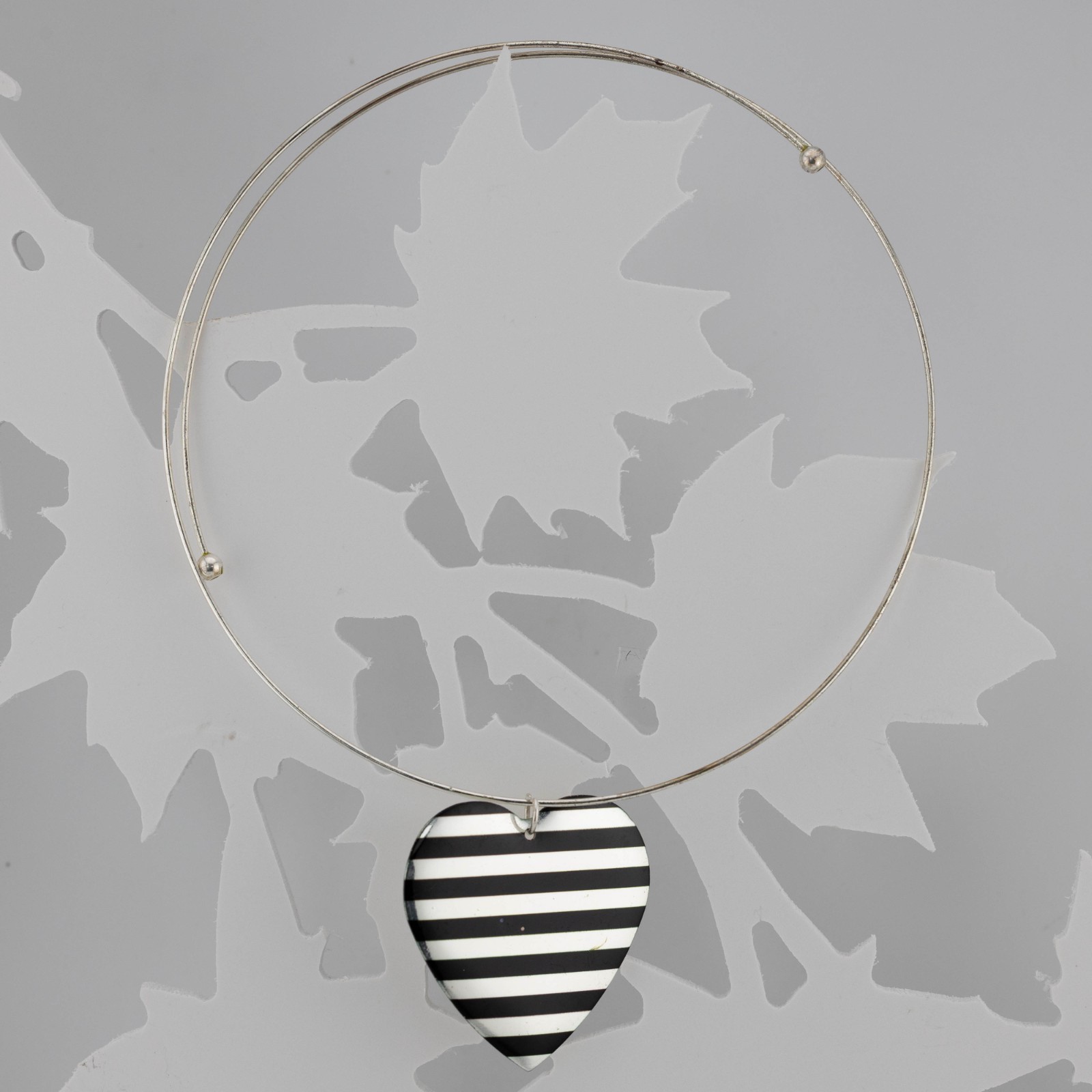 Necklace Black-White Striped Heart Pendant Modern Style Base Metal