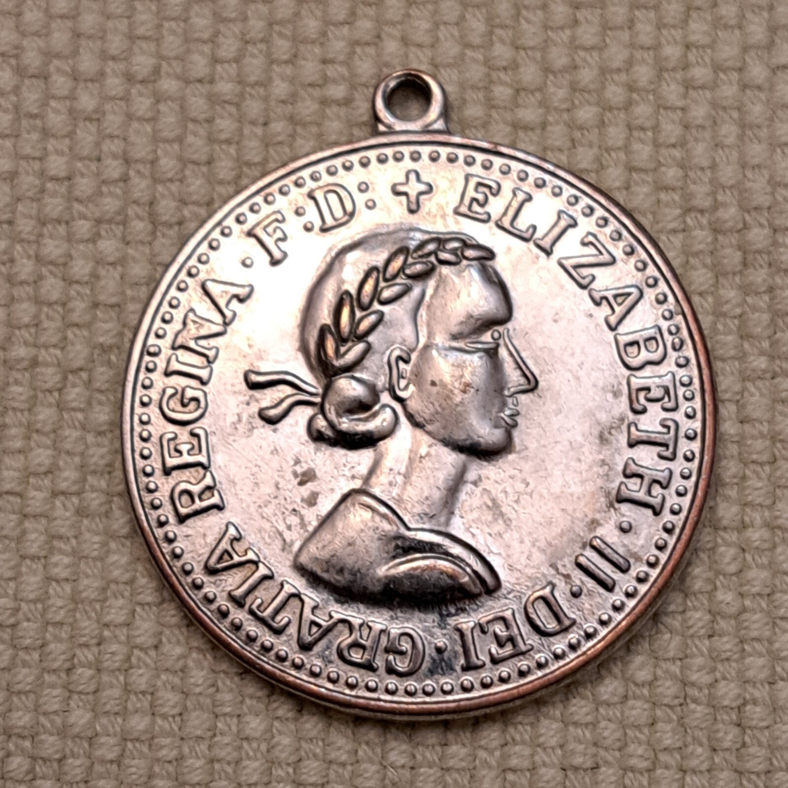 1967 GREAT BRITAIN PLATED HALF PENNY TOKEN/PENDANT PB1589 *COMBINED SHIP