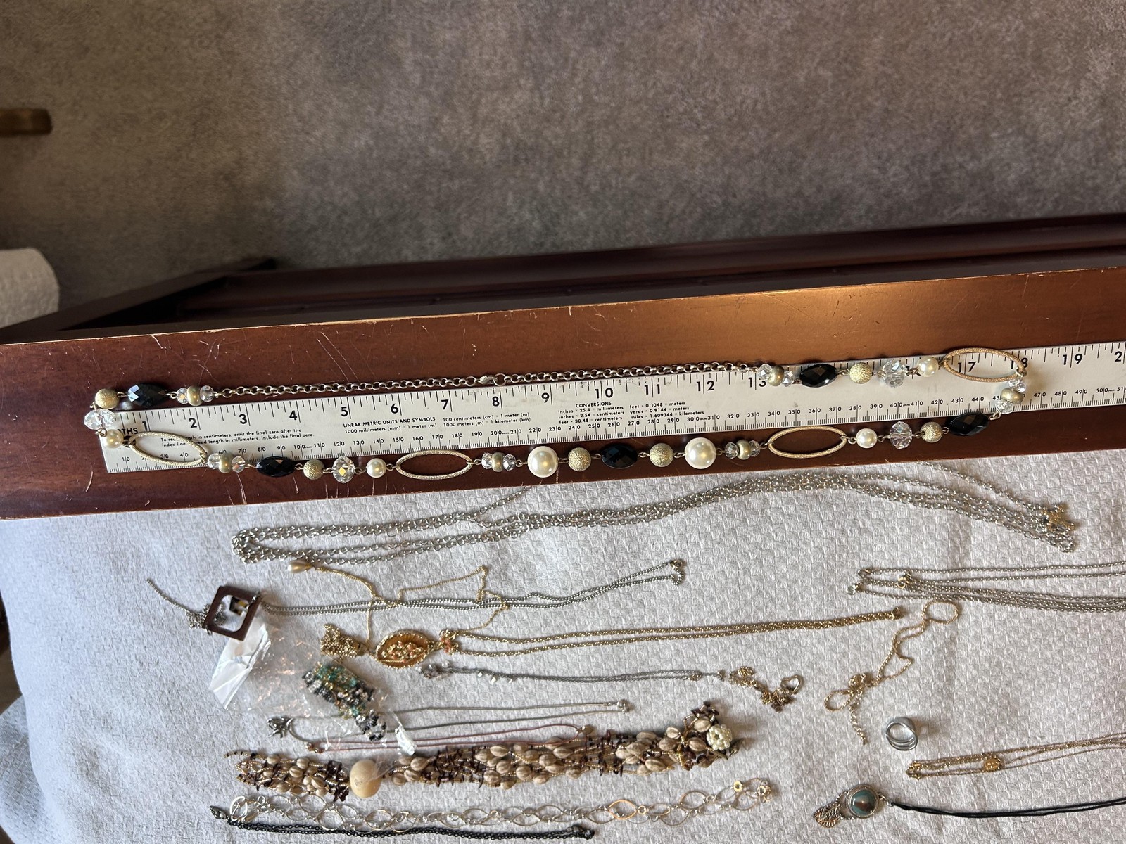 Necklace Gold Tone Black White Beaded Station Imitation Pearl 22 Inch Chain