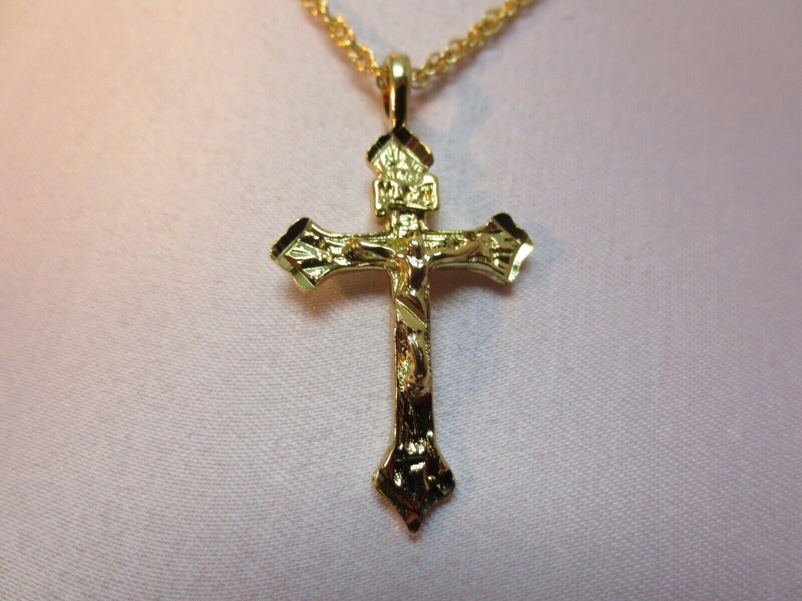 14 KT GOLD PLATED ABOUT 1 1/2 INCH CRUCIFIX CROSS W/ 24″ ROPE CHAIN-2623