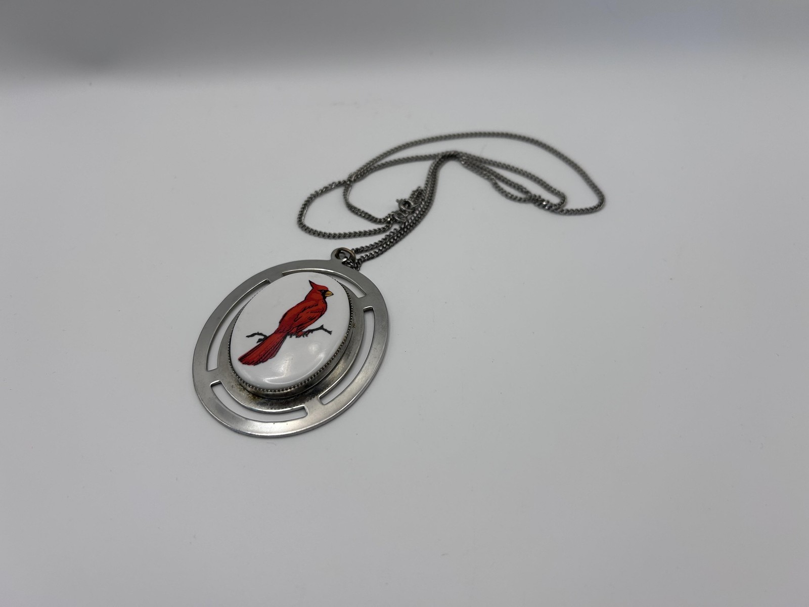Necklace Silver Tone Oval Cardinal Bird Pendant Statement Chain 30 Inch Nature