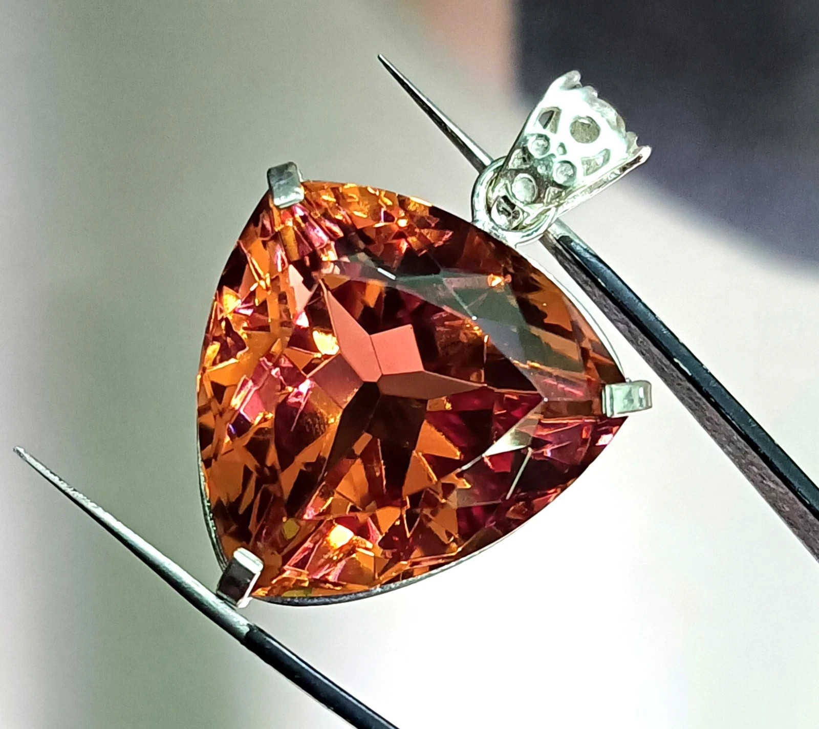 Certified 82.85Ct Natural Zultanite 7 Color Trillion Pendant 925 Silver Gemstone
