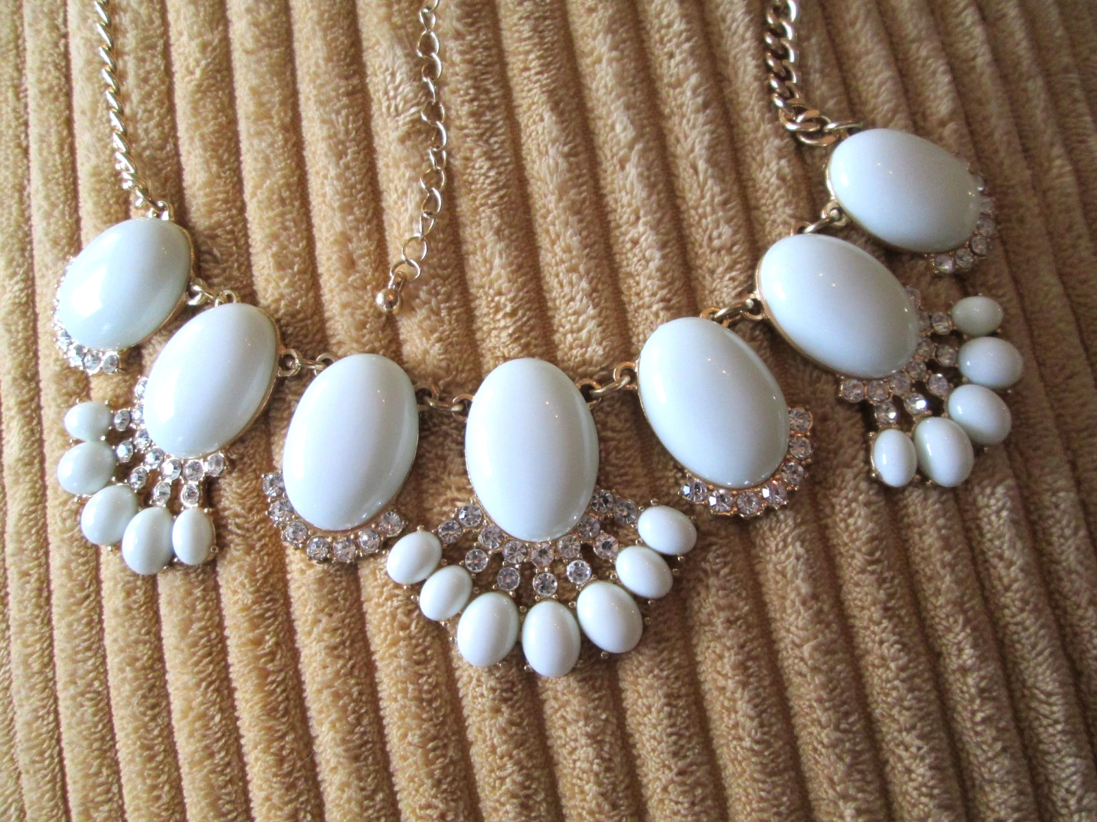 White Oval Cabochon & Rhinestone Gold Tone 7 station Statement 20″-22″ Necklace